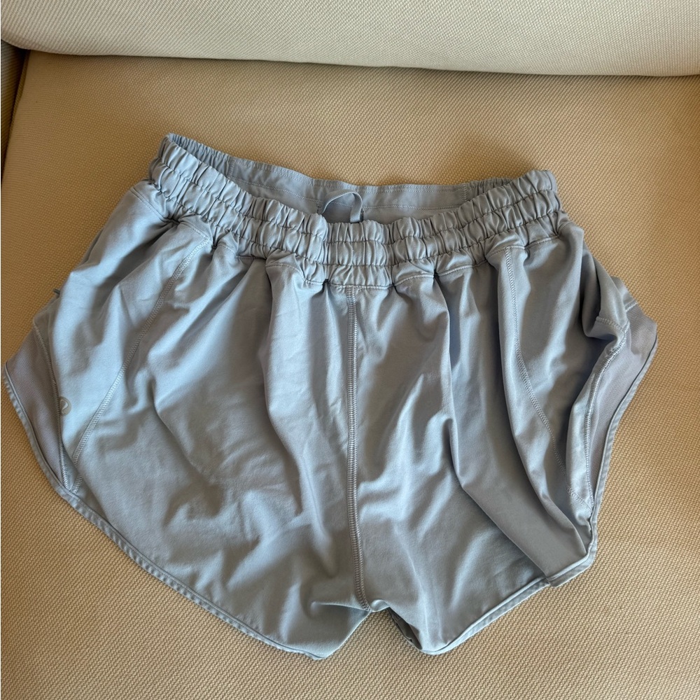 Lululemon hotty hot 2.5 Inch shorts - size 8